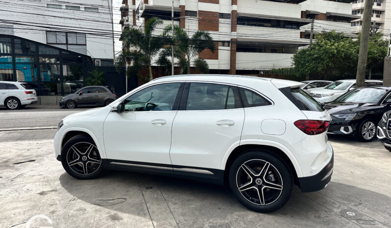 Mercedes-Benz GLA 200 2025 lleno