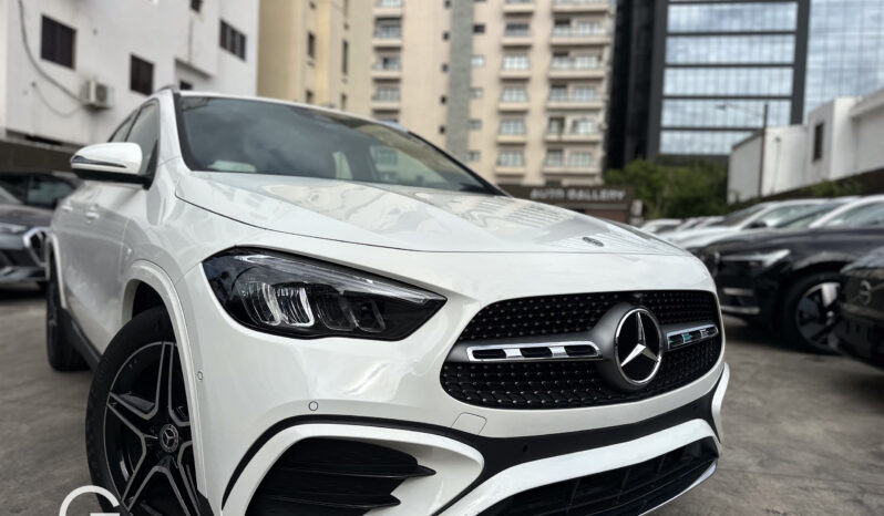 Mercedes-Benz GLA 200 2025 lleno